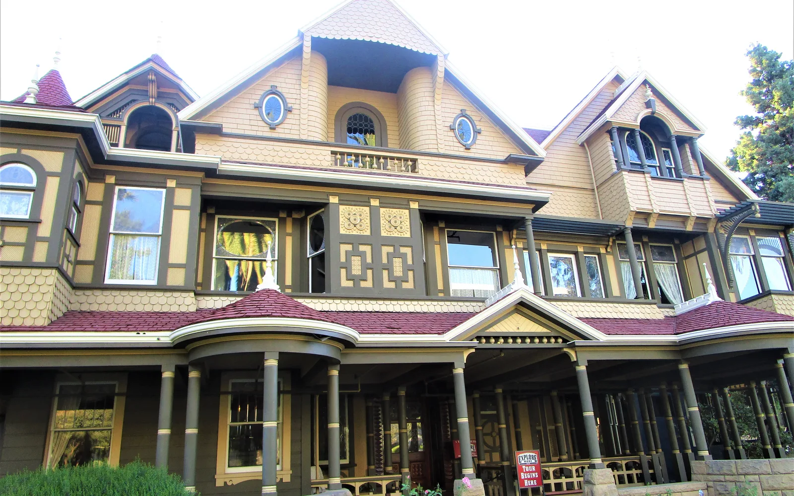 Front facade of the Winchester Mystery House showing Victorian architecture